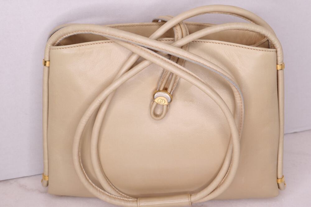 Vintage Gucci Cream Leather Shoulder Bag GG Clasp Kiss Lock Interior